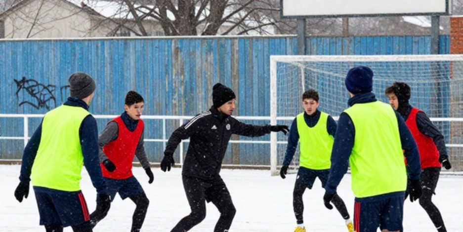 Van Dijk and the Five-Defender Rumour: A 35-Year-Old Captain Refuses to Play the Scapegoat Van Dijk and the Five-Defender Rumour: A 35-Year-Old Captain Refuses to Play the Scapegoat