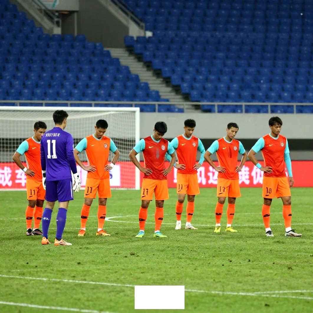 Hà Nội FC 2-1 CAHN: Kewell vứt bỏ bản đồ của chính mình, Polking nói thật về lỗ hổng của mình