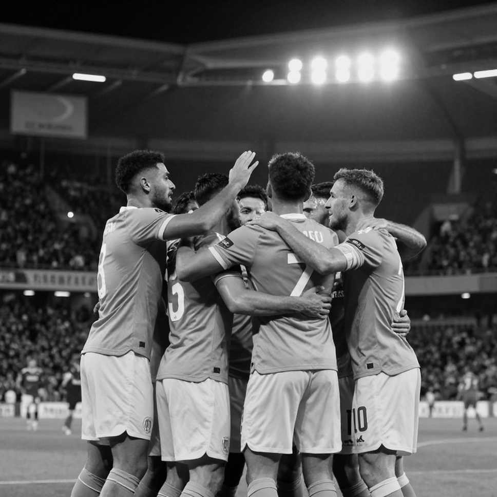 Hà Nội FC thua Sông Lam Nghệ An 1-4: bốn mươi phút trong phòng thay đồ và điều HLV Kewell không nói Hà Nội FC thua Sông Lam Nghệ An 1-4: bốn mươi phút trong phòng thay đồ và điều HLV Kewell không nói
