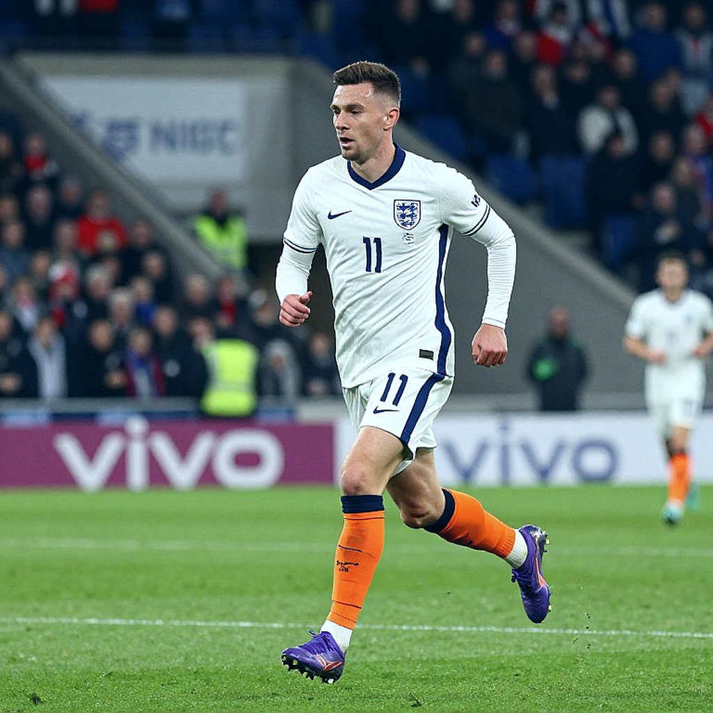 Meerdink lập cú đúp, Xavi Hernández có chiến thắng đầu tiên cùng Hà Lan trước Serbia