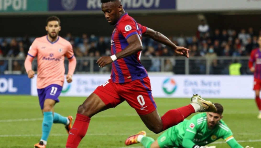 Đình Bắc, cú cùi chỏ và vùng xám kiềm chế: V-League trả giá cho những cái đầu nóng Đình Bắc, cú cùi chỏ và vùng xám kiềm chế: V-League trả giá cho những cái đầu nóng