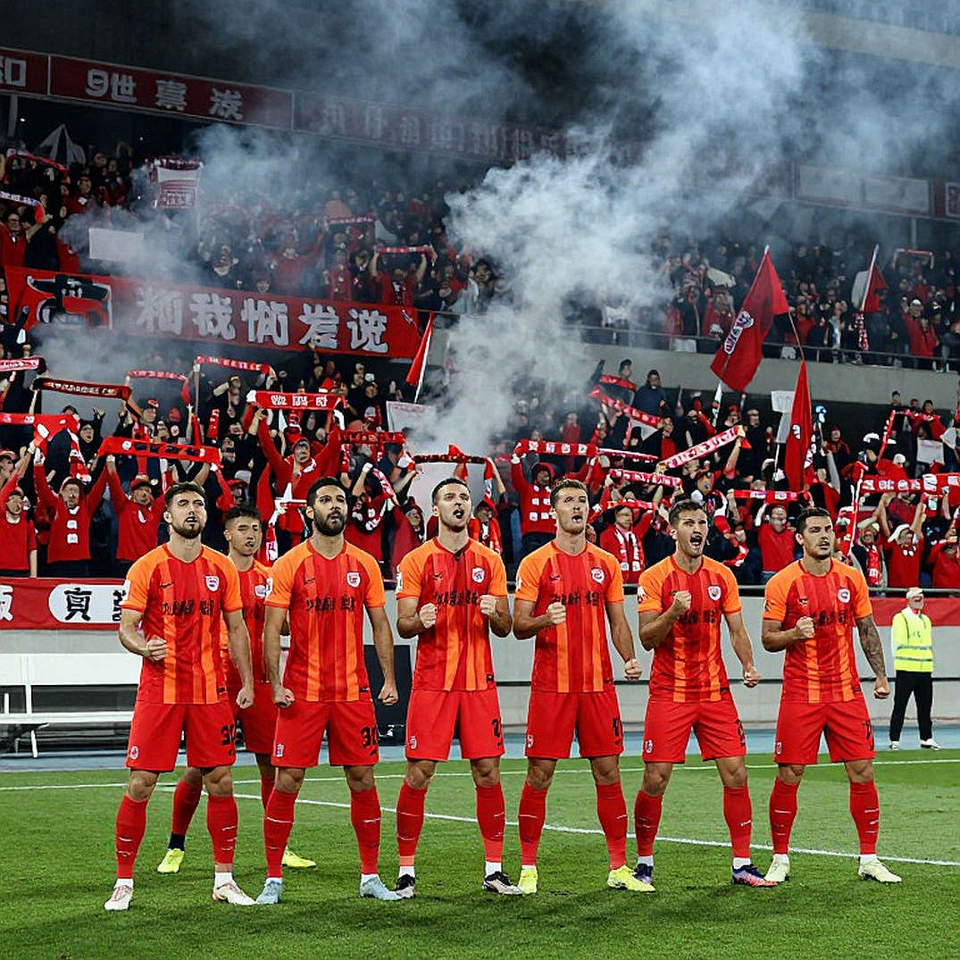 Đình Bắc, cú cùi chỏ và vùng xám kiềm chế: V-League trả giá cho những cái đầu nóng Đình Bắc, cú cùi chỏ và vùng xám kiềm chế: V-League trả giá cho những cái đầu nóng