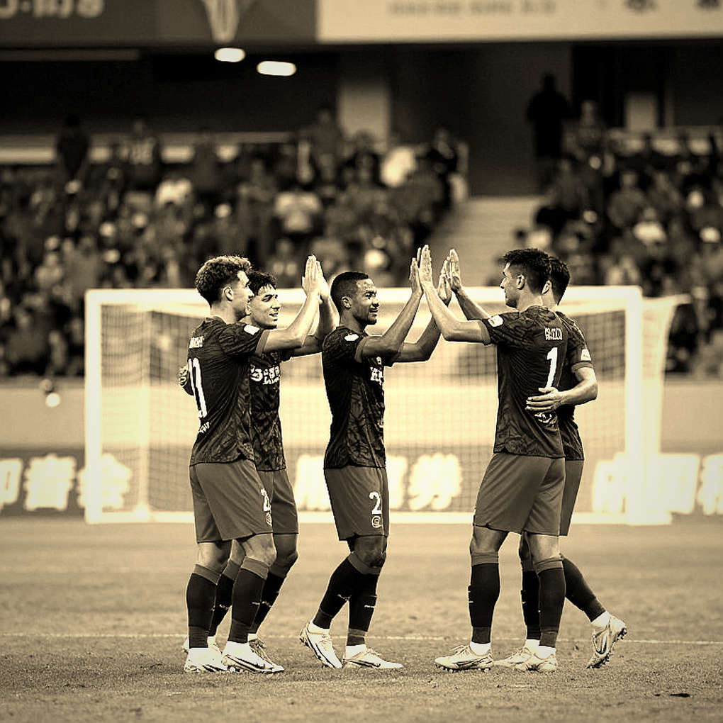 Barcelona thắng Feyenoord 5-1 nhưng chuỗi 16 trận thủng lưới ở Champions League vẫn chưa chấm dứt Barcelona thắng Feyenoord 5-1 nhưng chuỗi 16 trận thủng lưới ở Champions League vẫn chưa chấm dứt