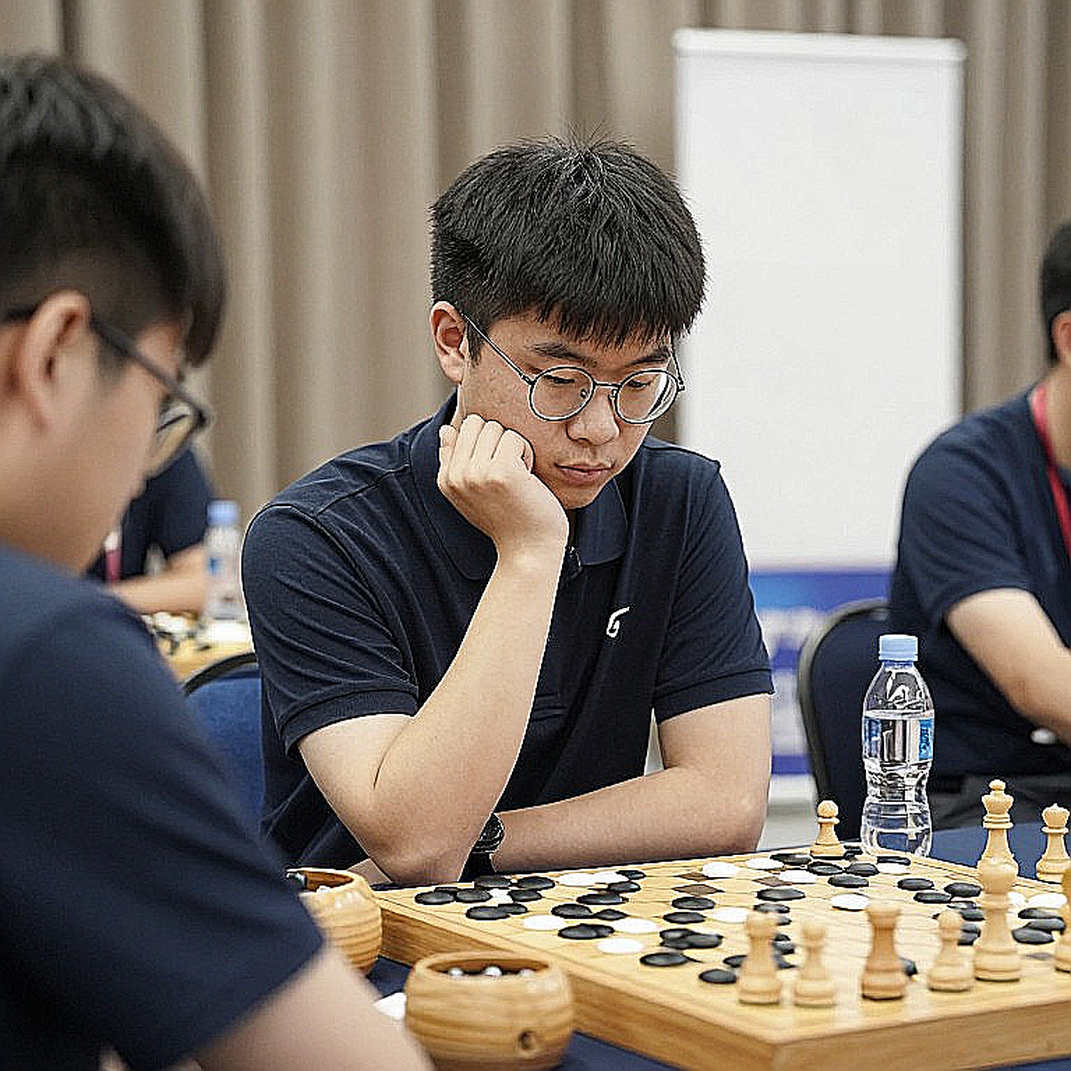Olympiad cờ vua 2026 vòng 5: Bàn cờ số 4 của nhà vô địch thế giới và cú ngã của tuyển nữ Ấn Độ Olympiad cờ vua 2026 vòng 5: Bàn cờ số 4 của nhà vô địch thế giới và cú ngã của tuyển nữ Ấn Độ